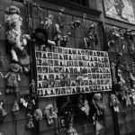 “Wall of Dolls” is a artistic manifestation that denunciates and exposes de femicide in Italy. The dolls tied in the bars around the poster, which have photos of real victims, allude to the childhood innocence and the violence experienced by women and girls. When my eyes caught sight of this instalation, I, only 14 years old, got scared. In that moment, my bewilderment turned to pain and, I remenber like it was yesterday, how touched I felt by what I was watching. I realized everything. Being born a woman is a resistance, a fight. Photography made in Rome, 2018.